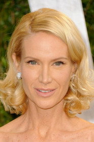 Kelly Lynch isMabel Hall